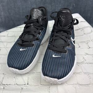 NWOBox Nike LeBron Witness VI basketball shoes kids size 4.5 = Women’s size 6